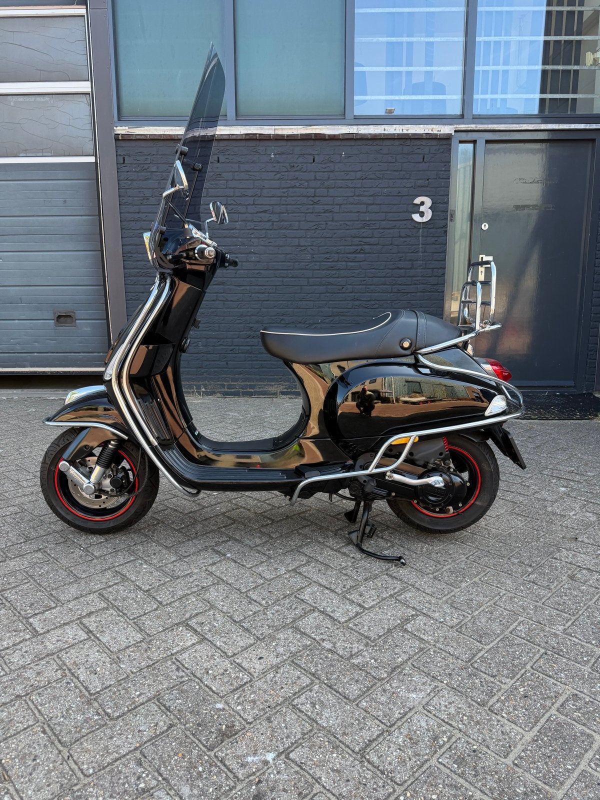 Vespa Sprint 4T 25km/u - Zwart met rode accenten, Ophalen of Verzenden, Zo goed als nieuw, Benzine, Vespa