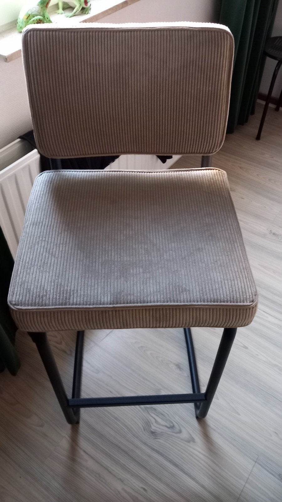 Barkruk nieuw, beige met zwart frame. 70 cm zithoogte., 1 kruk, Ophalen, Nieuw, 60 tot 90 cm