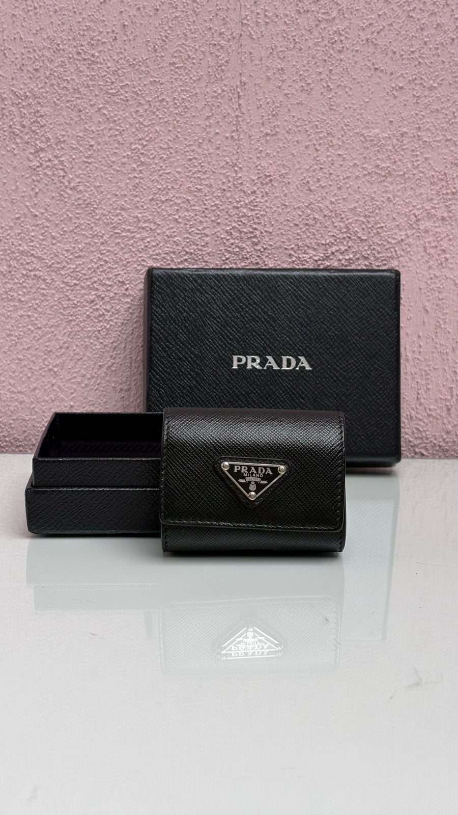 Prada Saffiano Leer airpods hoesje, Overige merken, Zwart, Ophalen of Verzenden, Zo goed als nieuw