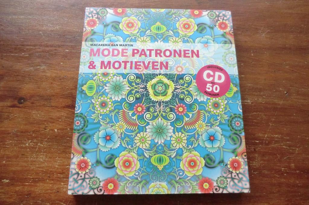 boek - Mode patronen & motieven - Macarena San Martin, Boeken, Ophalen of Verzenden, Zo goed als nieuw, Mode algemeen