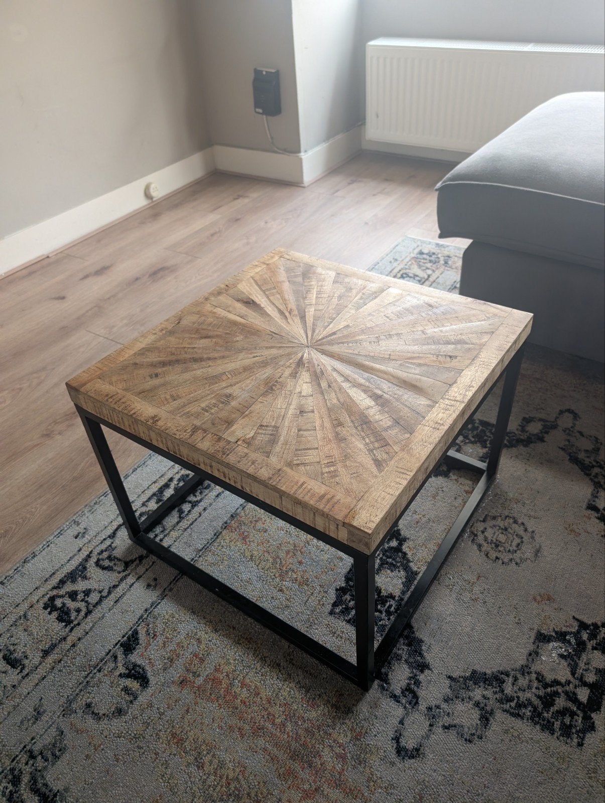 Salontafel mangohout met metalen onderstel, 50 tot 100 cm, Vierkant, 50 tot 100 cm, Zo goed als nieuw