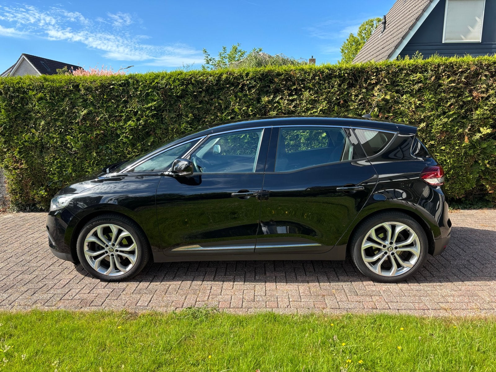 Renault Scénic 1.5 DCI 81KW AUT 2018 Zwart, Auto's, Renault, 4 cilinders, 1850 kg, Origineel Nederlands, Diesel