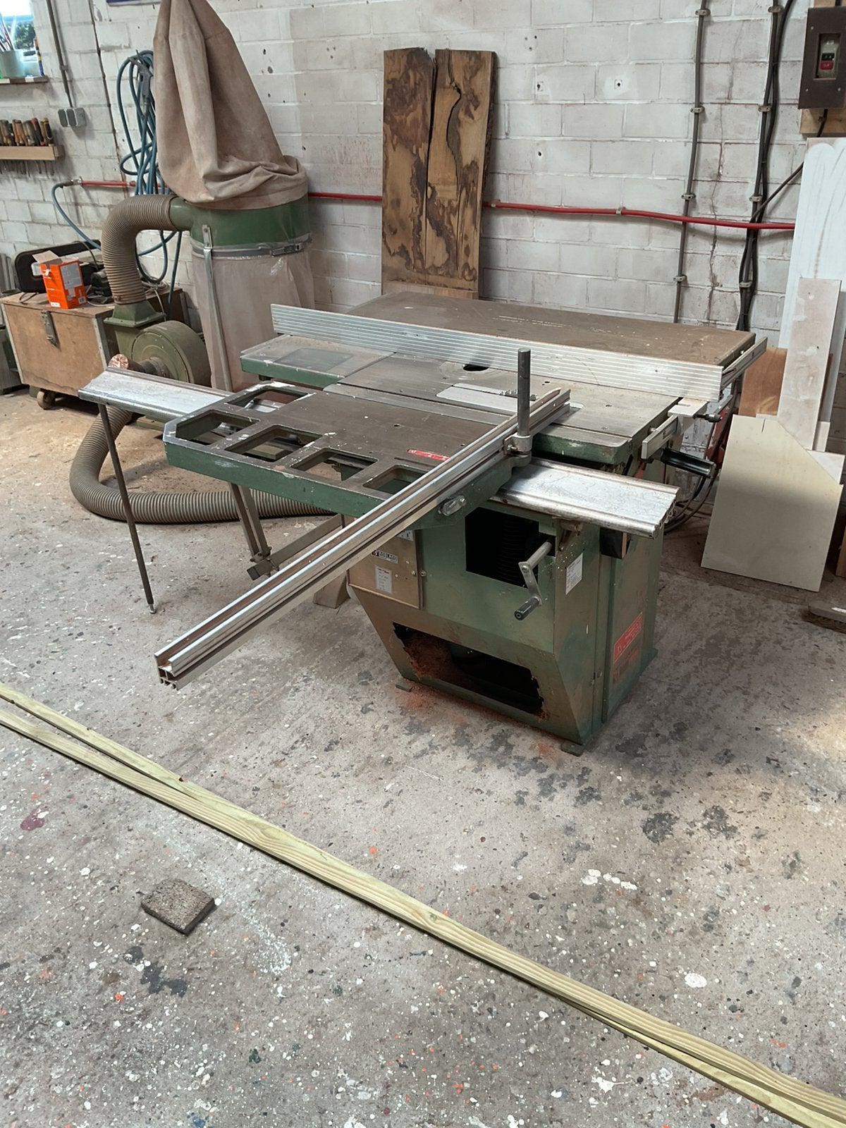 Zaagtafel, combinatie schulpen/afkorten/freestafel, Ophalen, Gebruikt