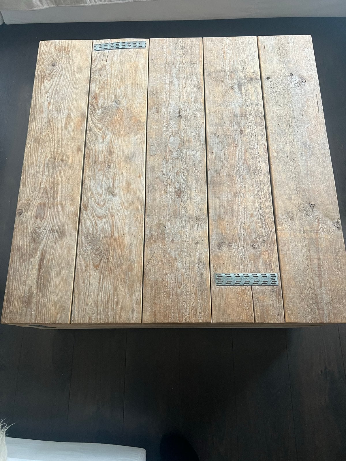 Robuuste houten salontafel met wieltjes en rem, Ophalen, Gebruikt, 50 tot 100 cm, Vierkant