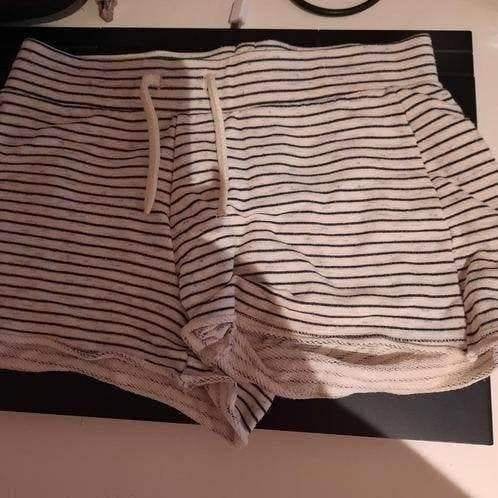 Korte broek 146, Verzenden, Zo goed als nieuw, Meisje, Broek