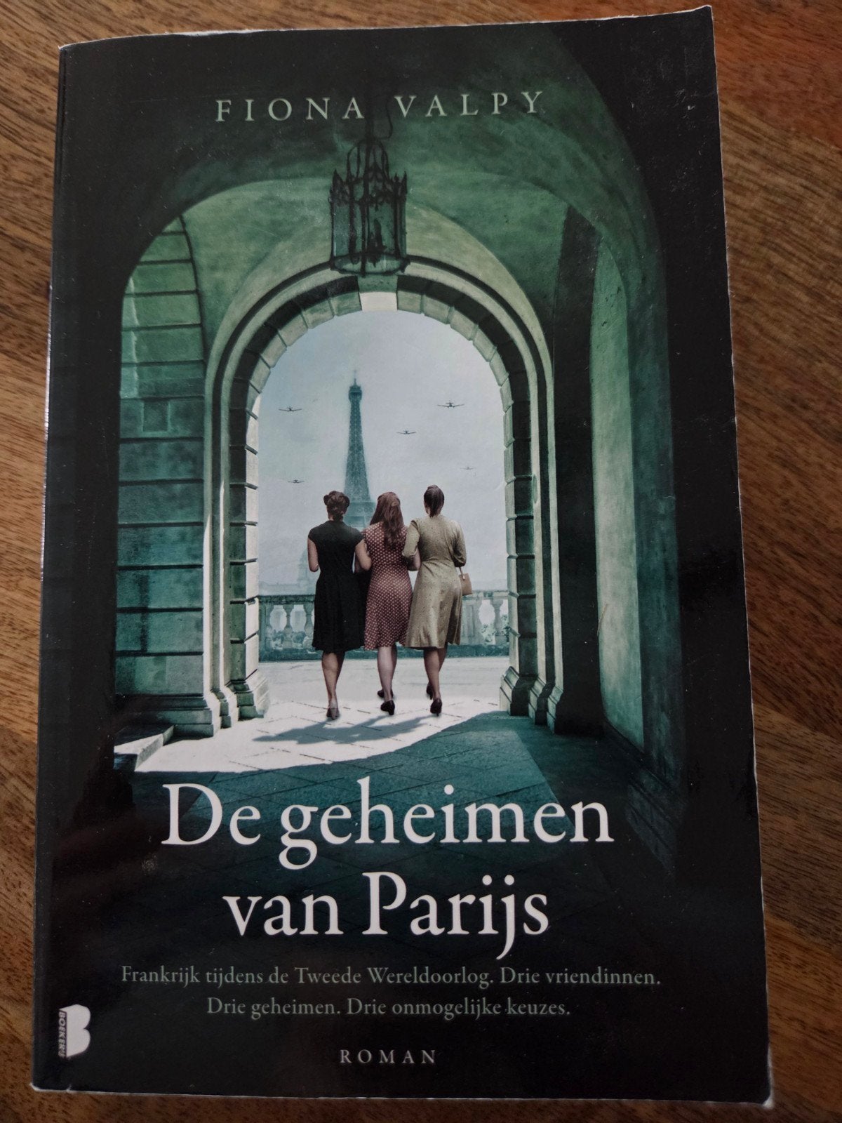 De geheimen van Parijs - Fiona Valpy (roman), Ophalen of Verzenden, Zo goed als nieuw, Fiona Valpy, Nederland