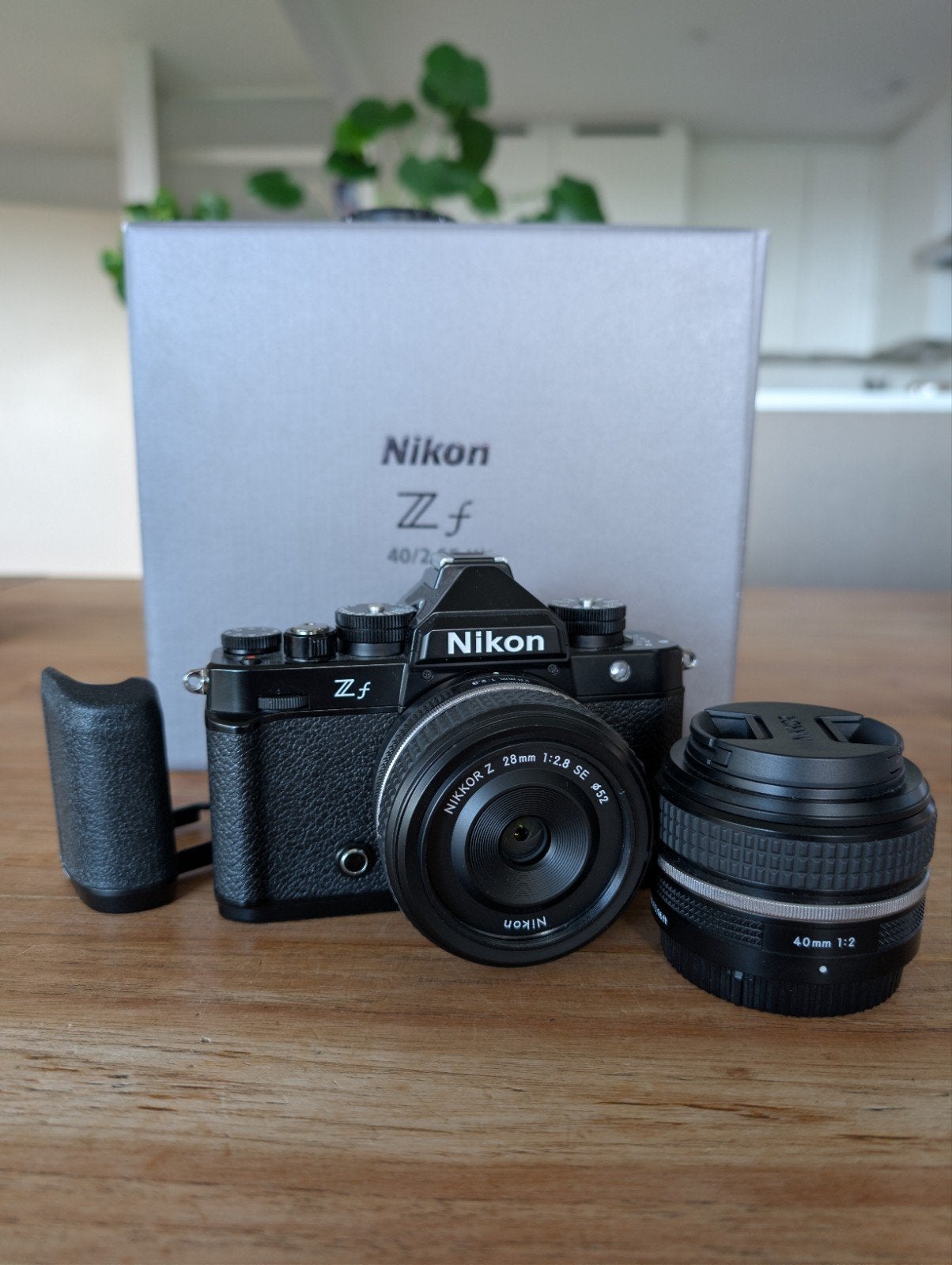 Nikon Zf Fullframe Camera met 40mm f2.0, 28mm f2.8 & Grip, Ophalen, Zo goed als nieuw, Nikon, Systeemcamera