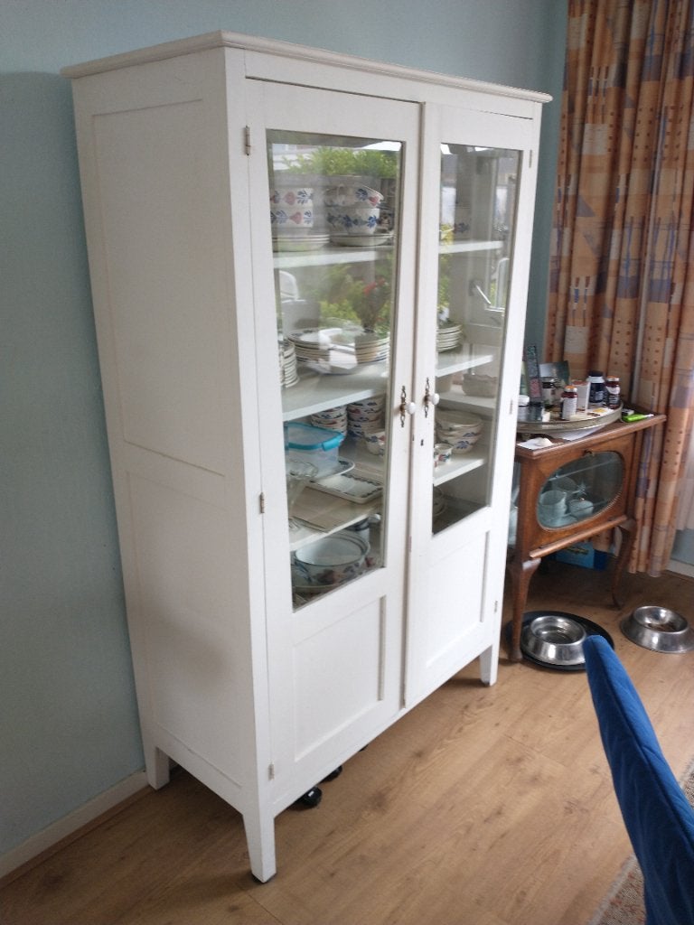 Een schattig wit buffetkastje, Huis en Inrichting, Kasten | Buffetkasten, Ophalen, Glas, 100 tot 150 cm, 150 tot 200 cm