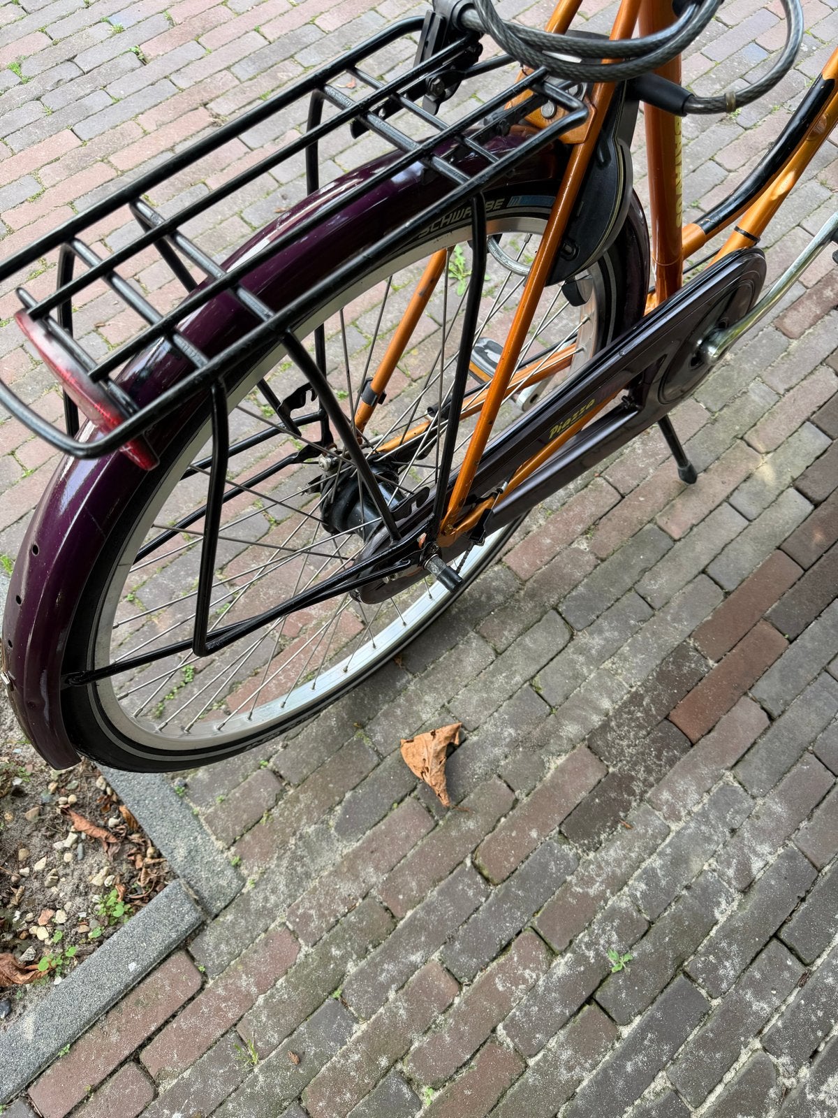 Foto 10 van Batavus Piazza damesfiets met mand en bagagedrager