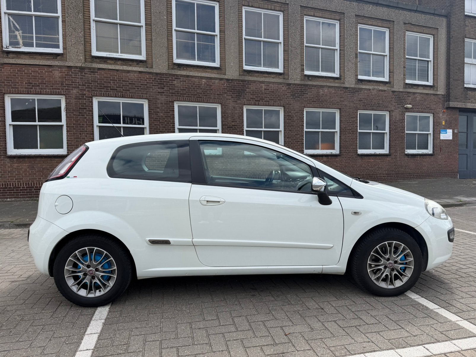 Fiat Punto 1.3 Multijet 62KW 3DR 2011 Wit, Voorwielaandrijving, 4 cilinders, 400 kg, Wit