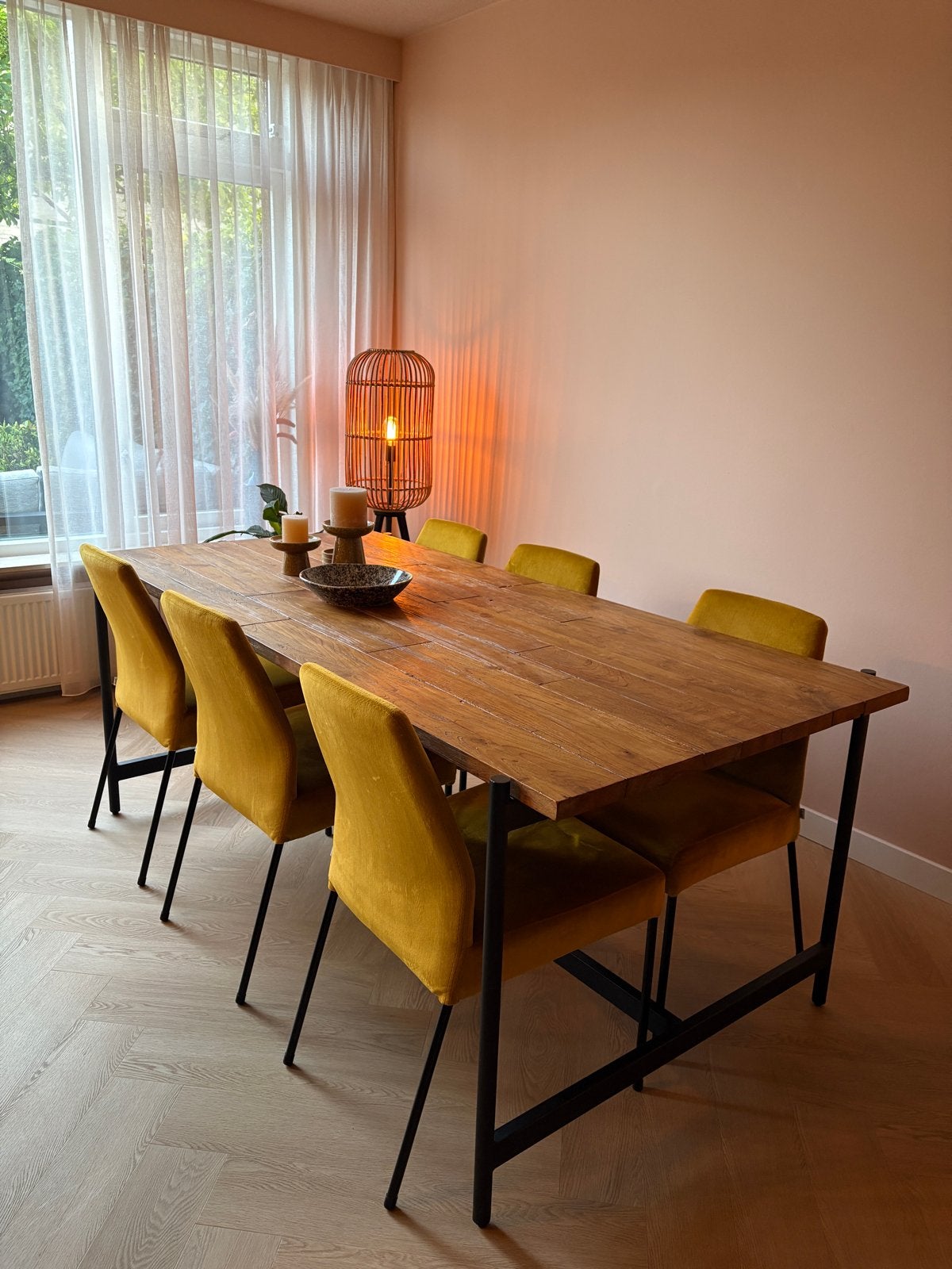 Eettafel Celebes d-Bodhi met 6 eetkamerstoelen Lot Juke gold, Ophalen, Gebruikt, Overige kleuren, Vijf, Zes of meer stoelen