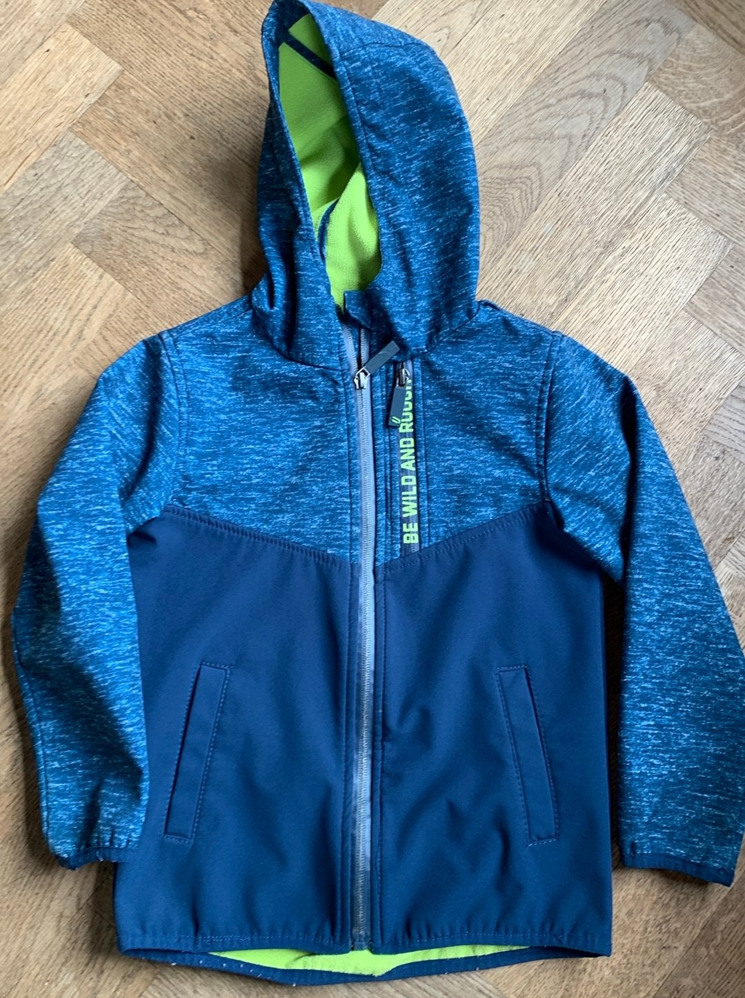 Softshell Jongensjas maat 116, Kinderen en Baby's, Kinderkleding | Maat 116, Ophalen of Verzenden, Gebruikt, Jongen, Jas