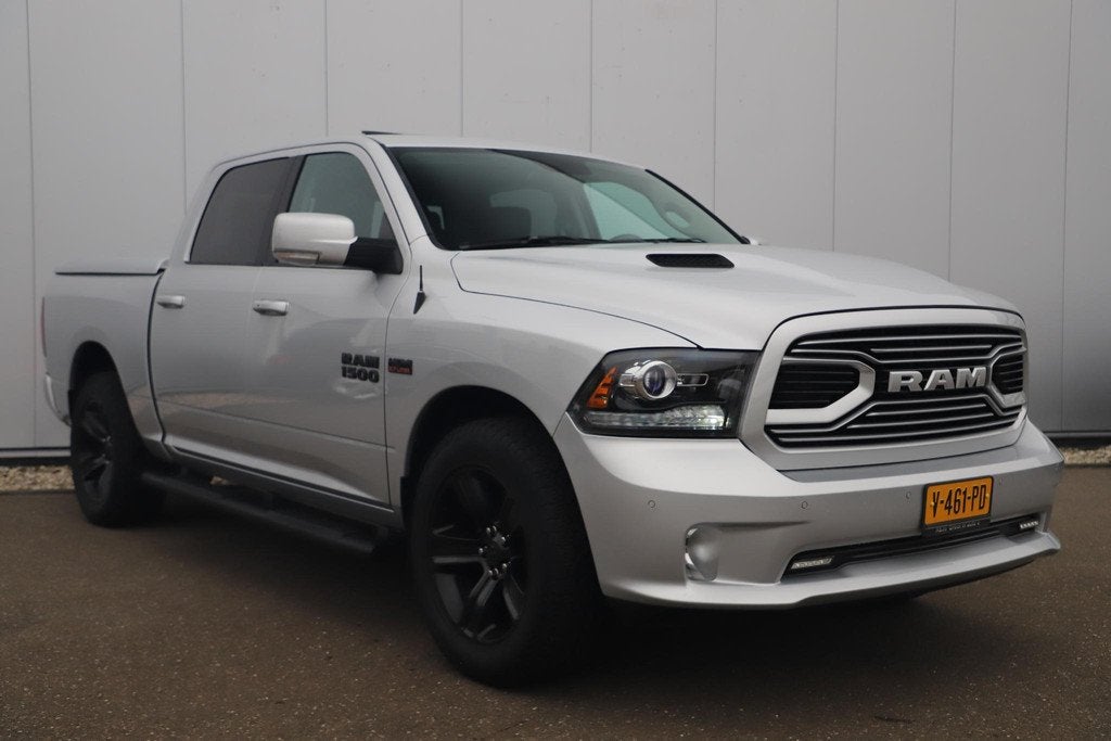 Dodge Ram 1500 5.7 V8 4x4 Quad Cab 6'4 Laramie Silver / Blac, Automaat, Automatische klimaatregeling, Gebruikt, 5654 cc