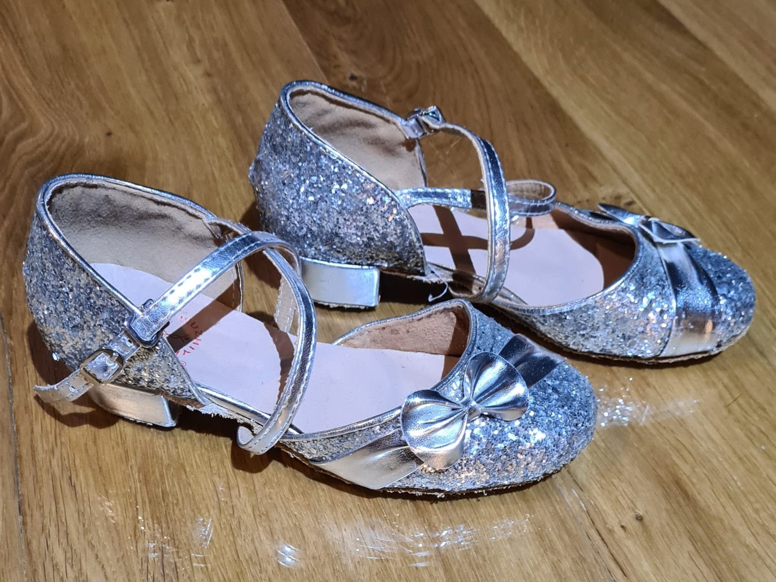 Kinder (verkleed)schoenen maat 31 zilver, Ophalen of Verzenden, Gedragen, Overige kleuren, Sneakers of Gympen
