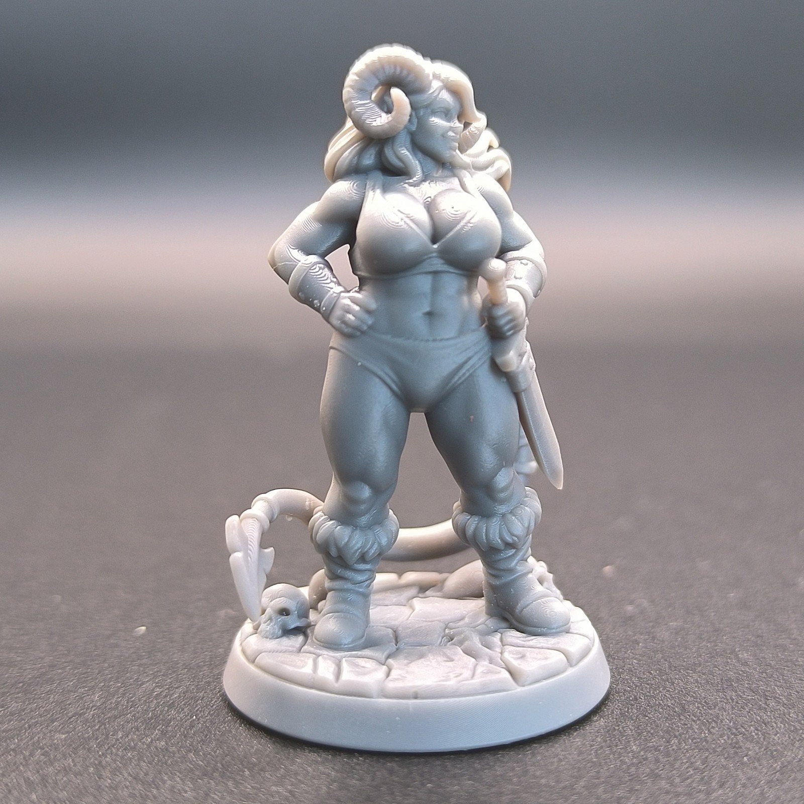 Pin up tiefling Miniature D&D HQ dungeon's and dragons, Ophalen of Verzenden, Overige soorten