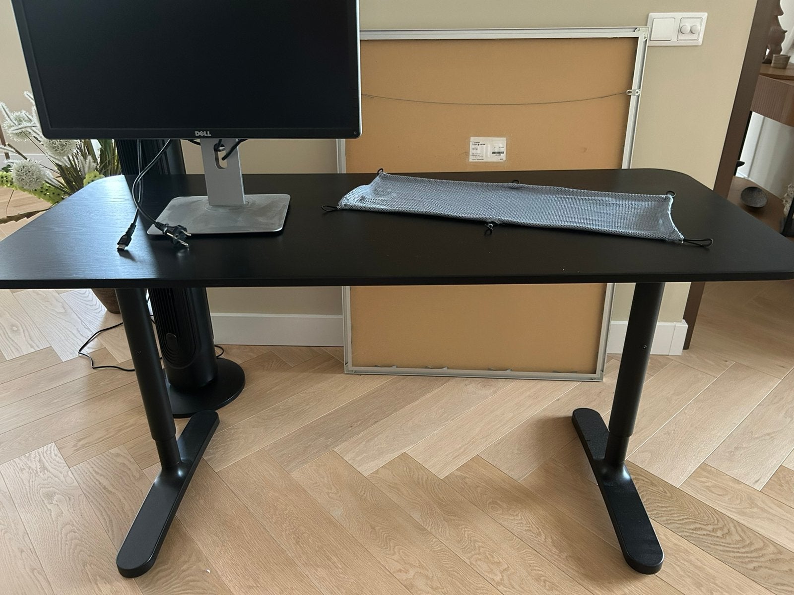 Ikea Bekant bureau, Ophalen, Zwart, In hoogte verstelbaar, Spaanplaat of MDF