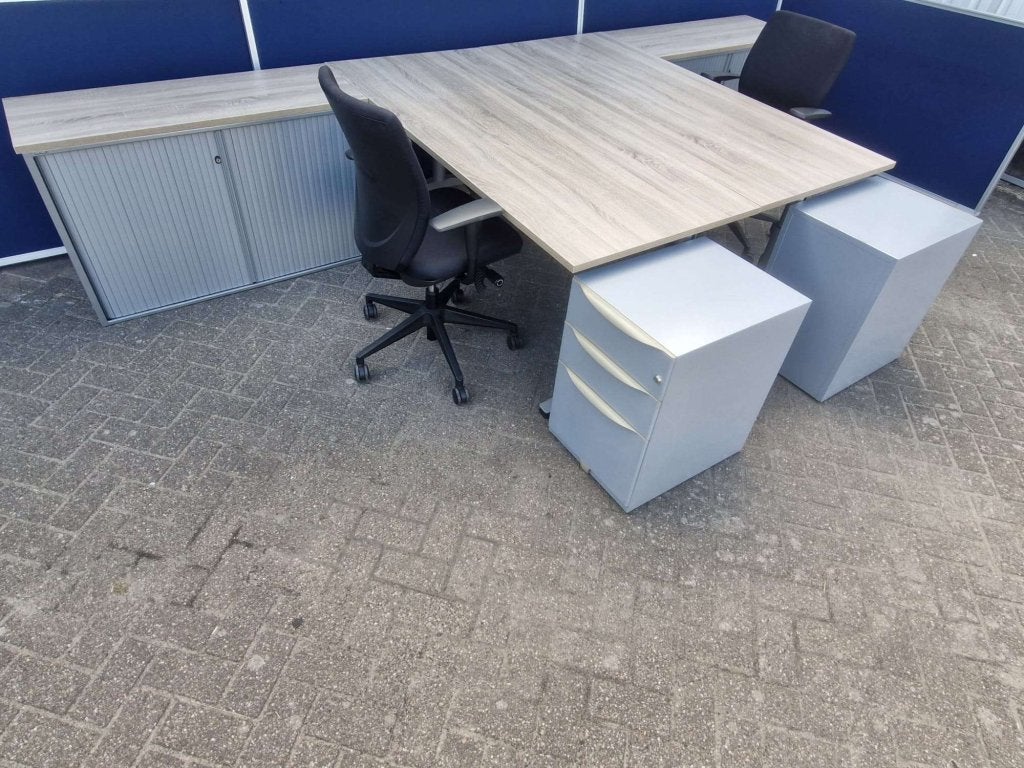 Steelcase recht bureau 180x80 met nieuw blad naar keuze 40x, In hoogte verstelbaar, Ophalen of Verzenden, Zo goed als nieuw, Brienner Str. 42, 80333 München, Germany