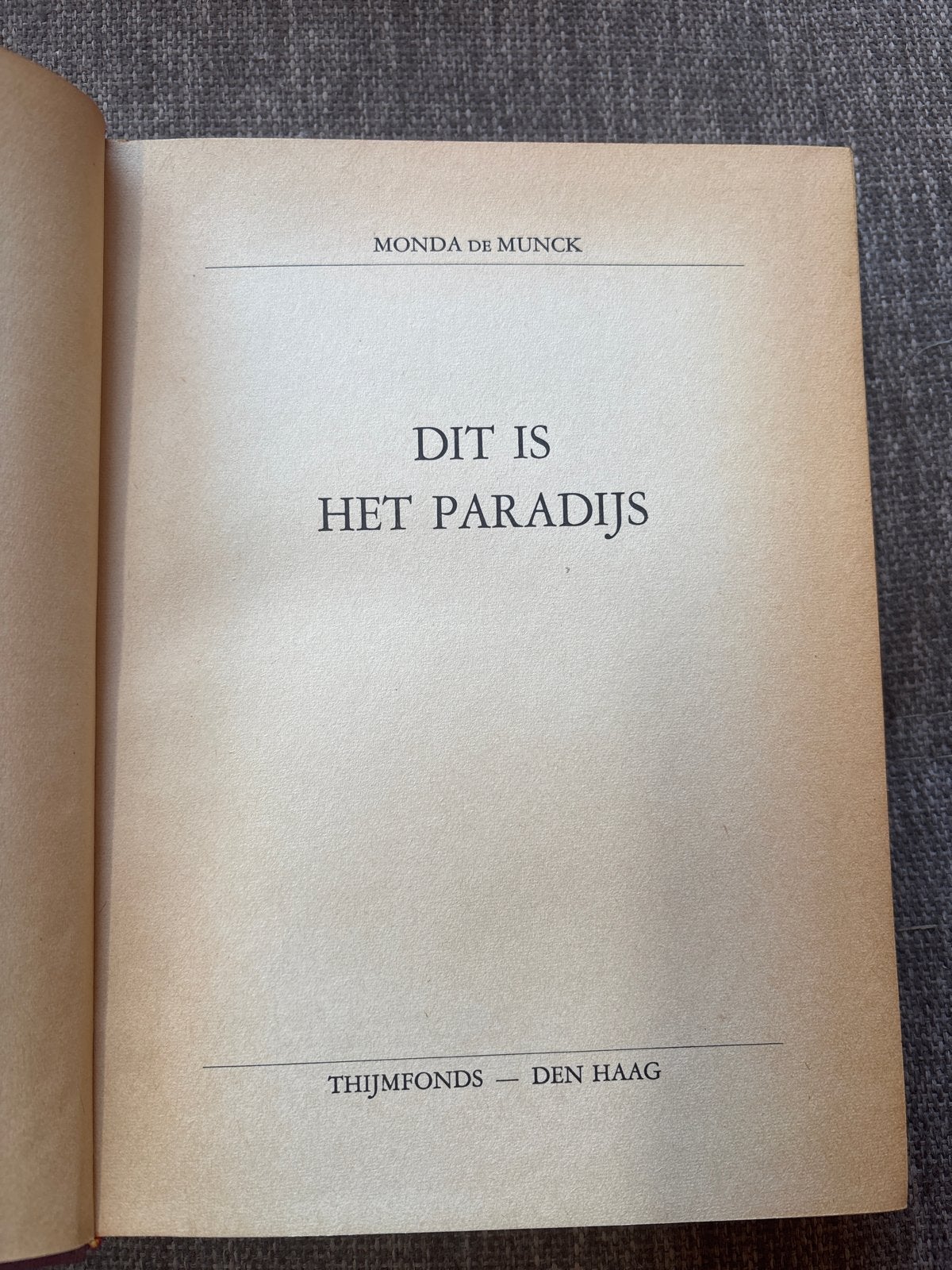 Dit is het Paradijs - Monda de Munck (Thijmfonds), Ophalen of Verzenden, Gelezen, Nederland