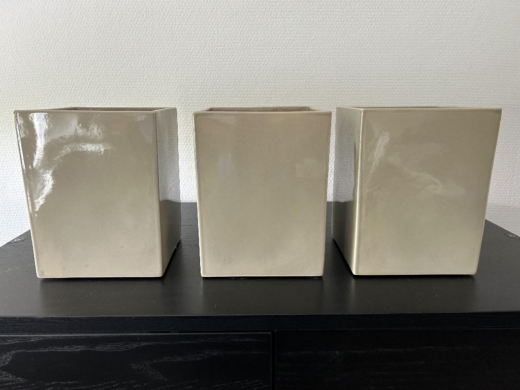 Keramieken bloempotten taupe, Tuin en Terras, Bloempotten, Ophalen, Vierkant, Binnen, Zo goed als nieuw