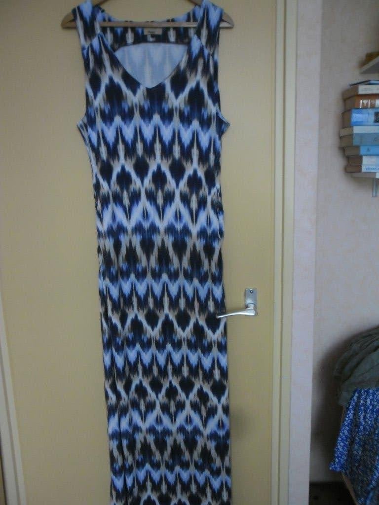 Nieuwe lange dames jurk. Maat 44, Kleding | Dames, Jurken, Maat 42/44 (L), Nieuw, Ophalen of Verzenden, LaDress