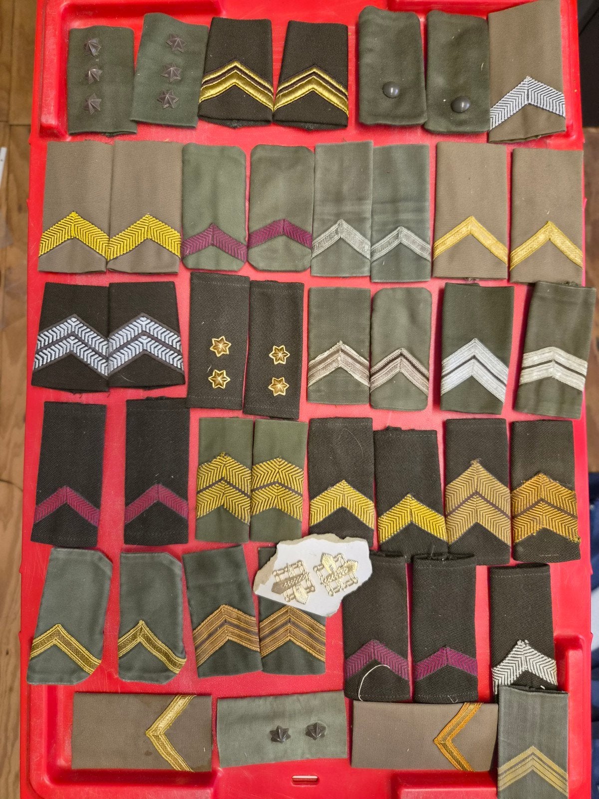 lotje schouderschuifpassanten, Verzamelen, Militaria | Algemeen, Ophalen, Landmacht, Nederland, Embleem of Badge