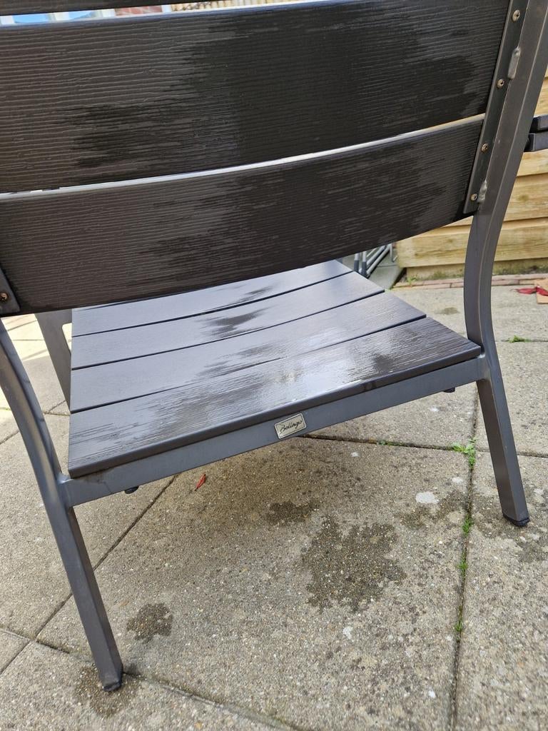 2 tuinstoelen  eentje mist een dopje onder de poot, Tuin en Terras, Tuinstoelen, Ophalen, Kunststof