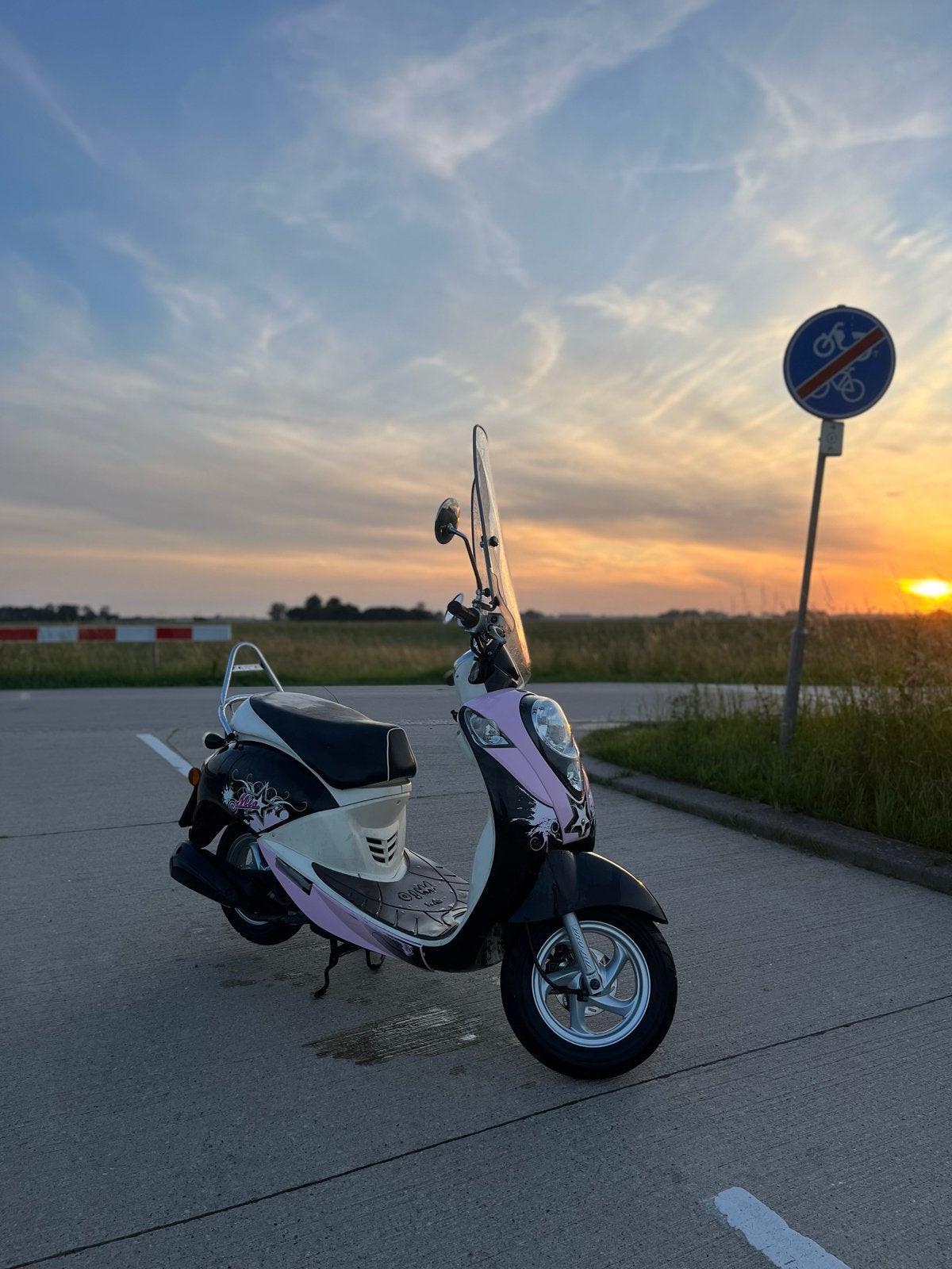 Sym Mio Scooter - Zwart/Roze - Goed Onderhouden, Fietsen en Brommers, Scooters | SYM, Gebruikt, Maximaal 45 km/u, Benzine, Ophalen