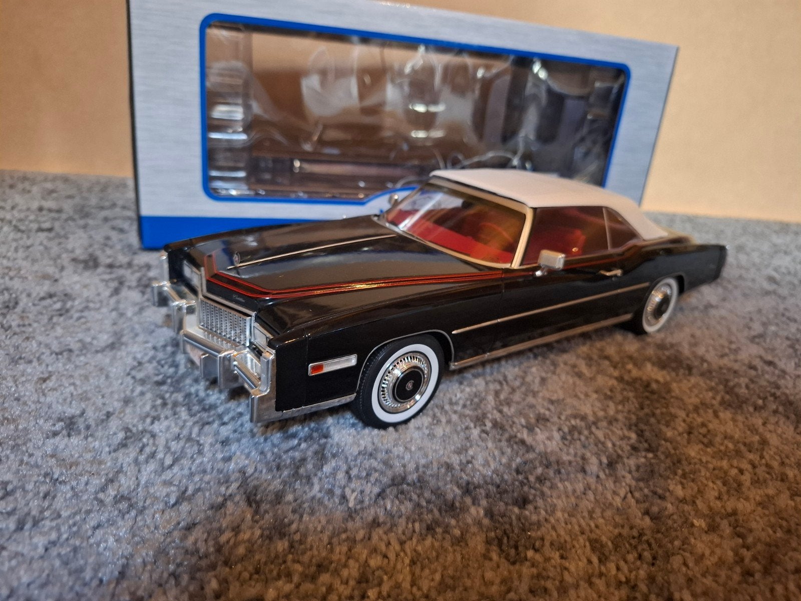mcg 1:18 cadillac eldorado convertible met open en dicht dak, Ophalen of Verzenden