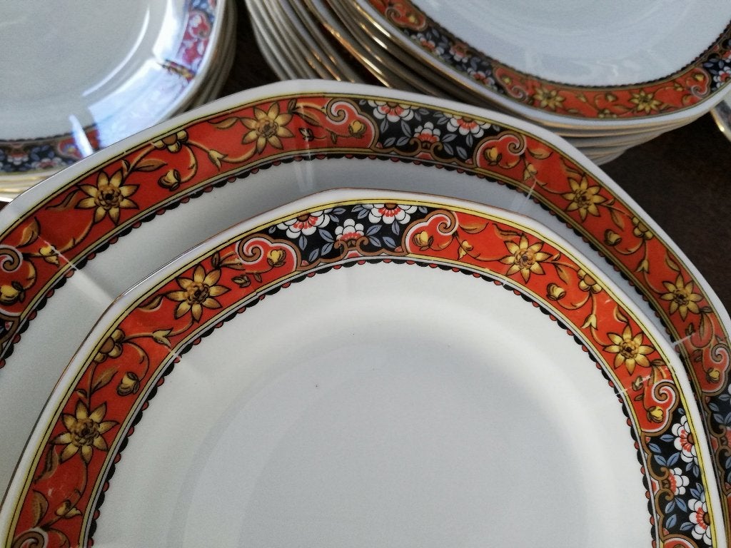 Prachtig vintage eetservies oranje/zwarte decorrand >12 pers