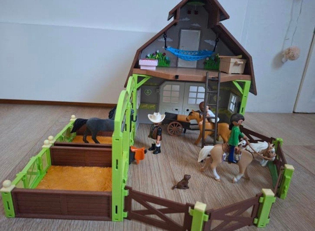 Playmobil spirit schuur en paardenkar, Kinderen en Baby's, Speelgoed | Playmobil, Ophalen of Verzenden, Zo goed als nieuw