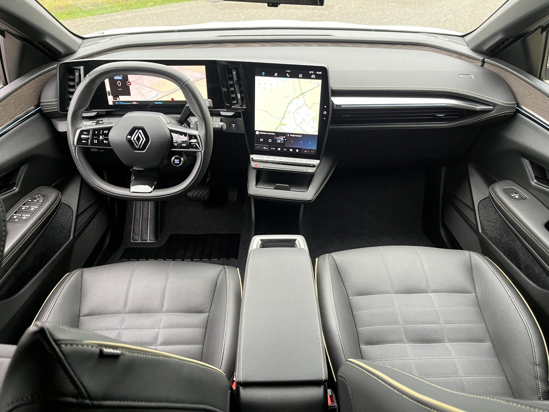 Renault Mégane E-Tech EV60 Optimum Charge Iconic 220PK / 36, 12 maanden, Zwart, 429 km, Wit