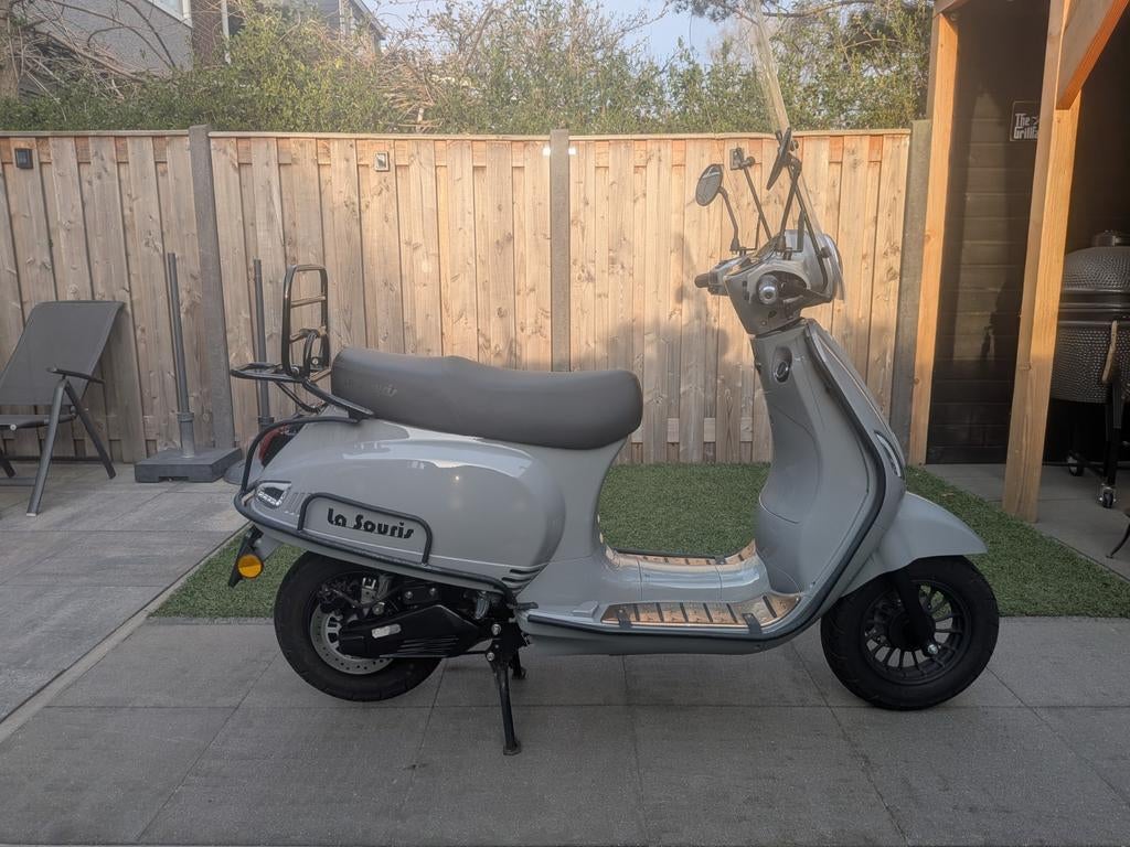 La Souris E-Sourini snorscooter 2022, Fietsen en Brommers, Snorfietsen en Snorscooters, Elektrisch, Zo goed als nieuw, Ophalen