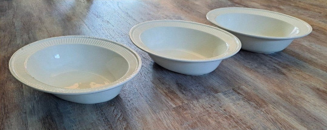 Set van 3 ovale groenteschalen van Wedgwood Edme, samen € 50, Huis en Inrichting, Ophalen of Verzenden, Aardewerk, Schaal of Schalen