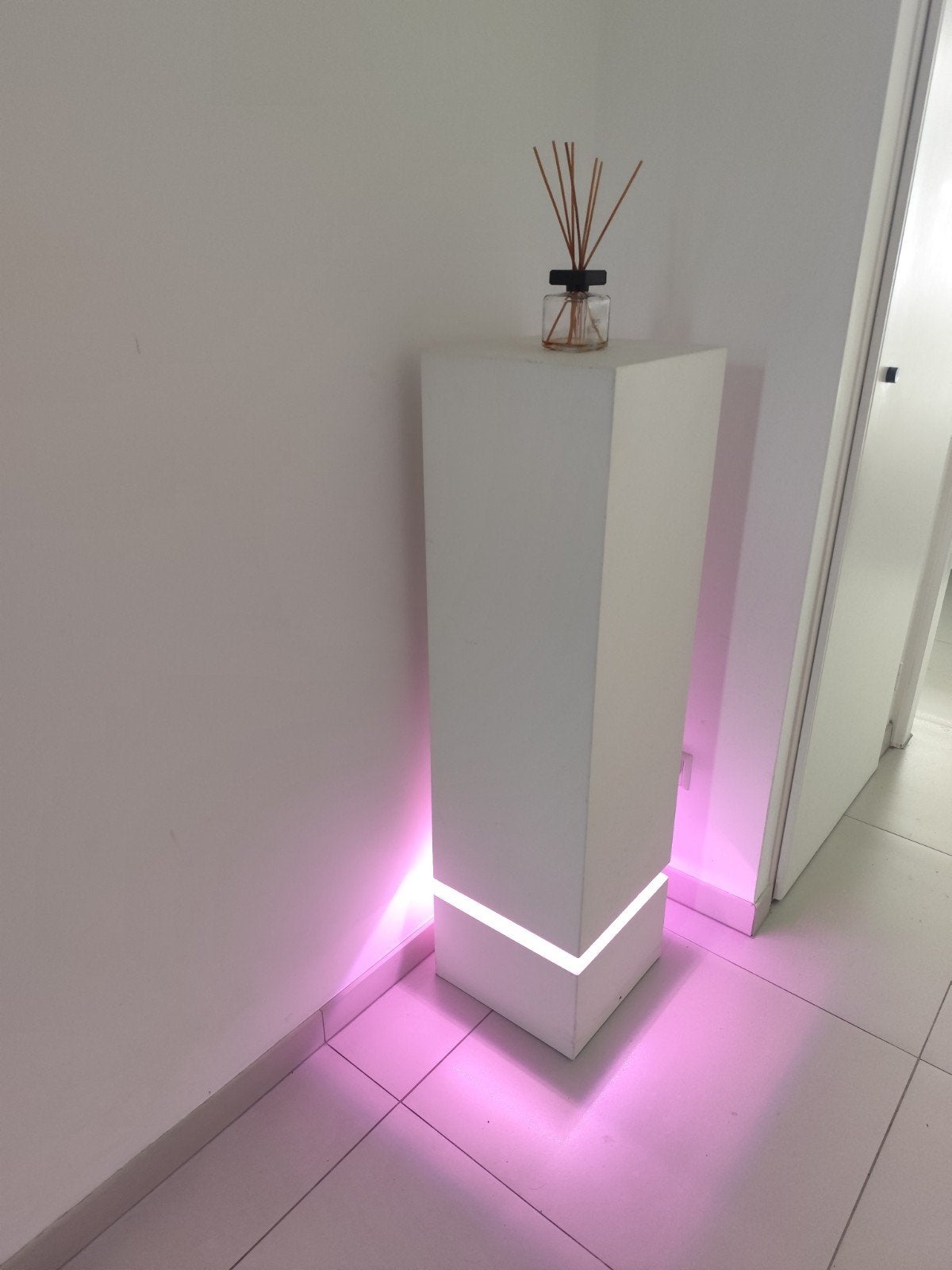 Moderne witte zuil met LED-verlichting, Ophalen of Verzenden