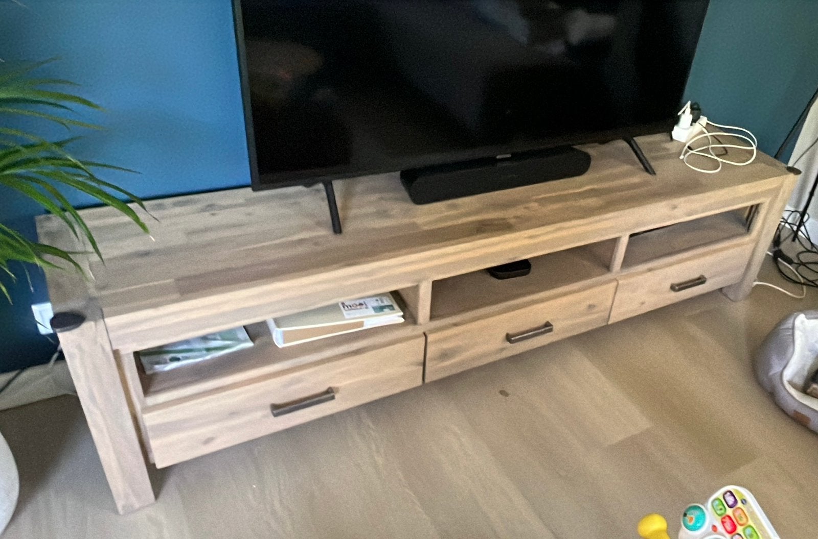 Houten tv meubel en dressoir, Ophalen, Met deur(en), 150 tot 200 cm, Zo goed als nieuw
