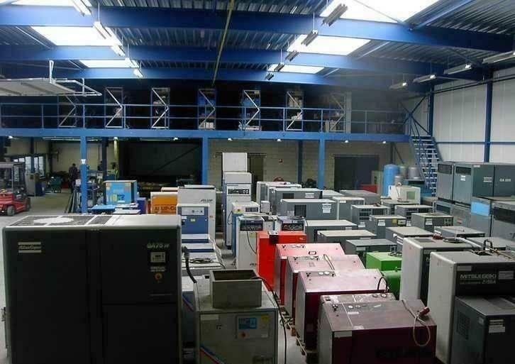 Schroefcompressor, Doe-het-zelf en Verbouw, Compressors, 100 liter of meer, Ophalen of Verzenden, 800 liter/min of meer, Geluidgedempt