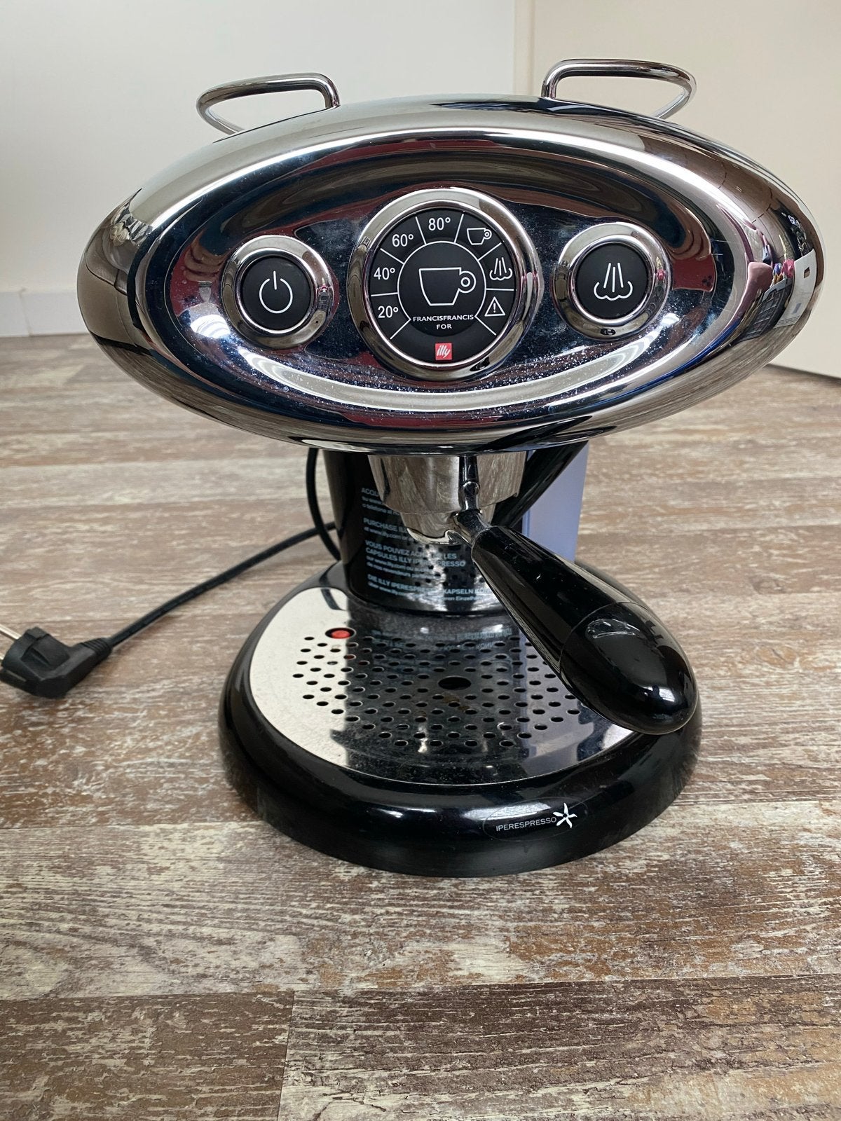 Illy Iperespresso x7.1 machine met ontkalker, Ophalen, Gebruikt, Espresso apparaat, Koffiepads en cups