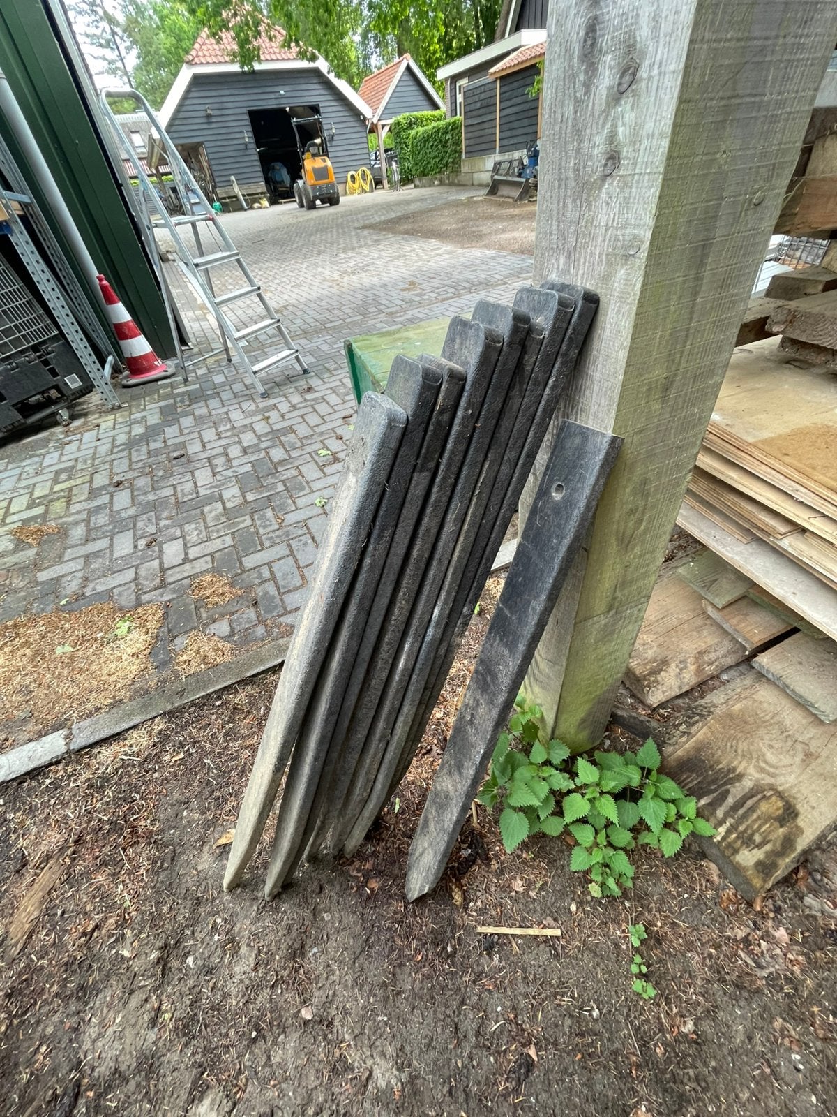 Kunststof paaltjes met punt, Ophalen, Gebruikt, Minder dan 180 cm, Palen