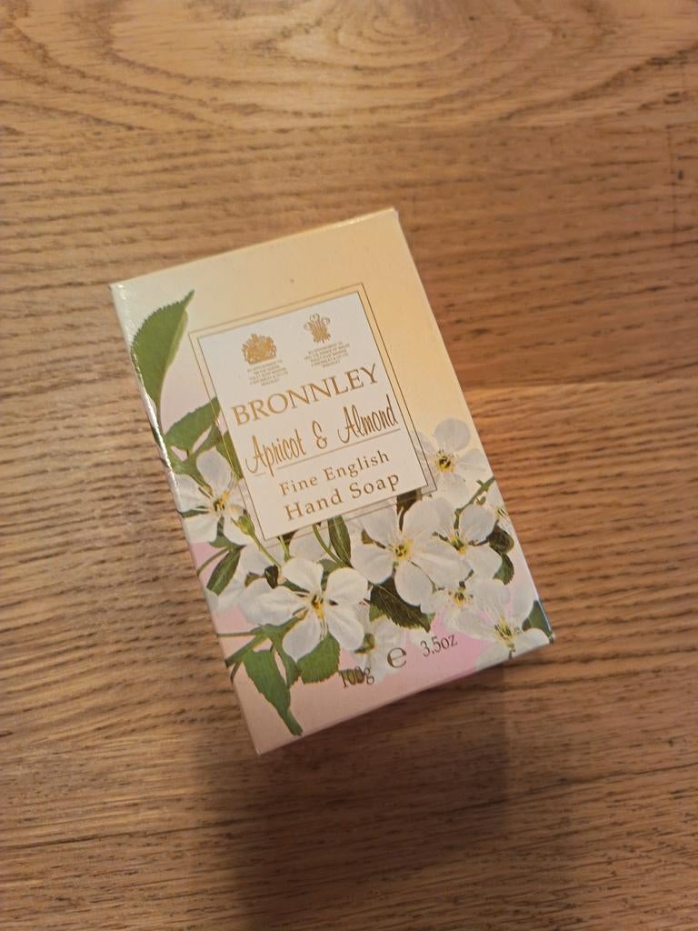 Bronnley Apricot & Almond Handzeep - Nieuw, Ophalen of Verzenden, Nieuw, Gehele gezicht, Reiniging