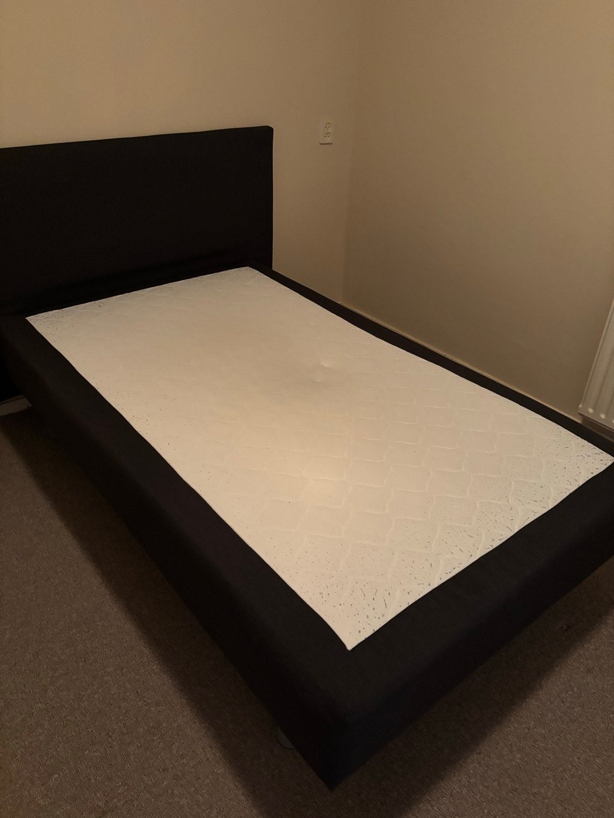 Comfortabele Twijfelaar Boxspring met Hoofdbord en topper, Ophalen, Gebruikt, Zwart, Twijfelaar