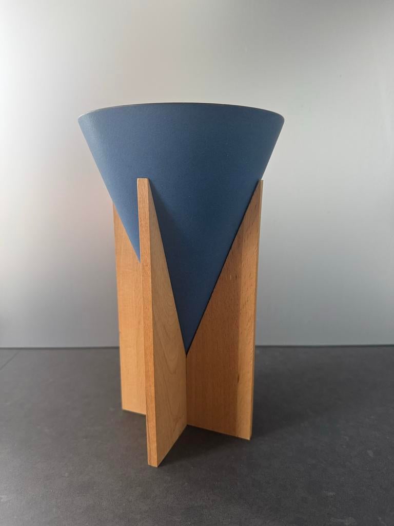 Cor Unum vaas op houten standaard - Blauw, Antiek en Kunst, Antiek | Vazen, Ophalen of Verzenden
