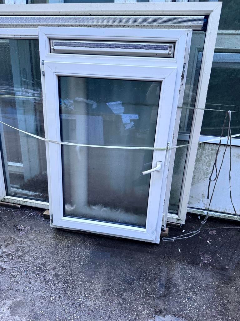 Gebruikt kozijn met Dubbelglas en Ventilatie, Doe-het-zelf en Verbouw, Kozijnen en Schuifpuien, Gebruikt, Raamkozijn, Hout, Ophalen