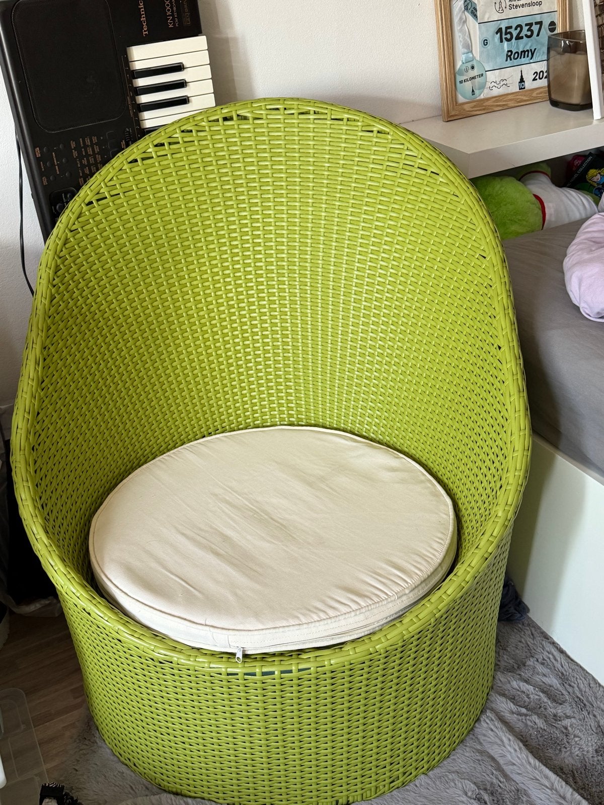Groene rotan stoel met kussen, Huis en Inrichting, Ophalen, Gebruikt, Overige kleuren, Riet of Rotan