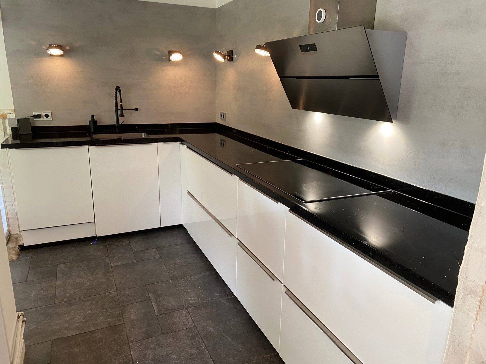 Keuken industrial look  met hardsteen blad, Ophalen, Gebruikt, Wit, Graniet of Steen
