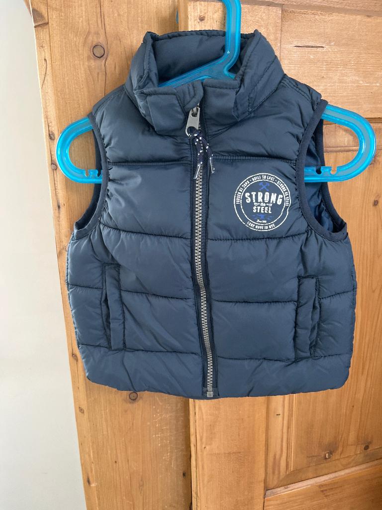 Kinderbodywarmer hij ziet er nog als nw uit, Ophalen of Verzenden, Zo goed als nieuw, Jongen of Meisje, Jas
