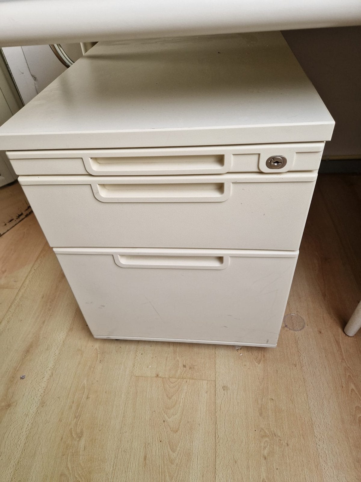 Ladeblokken met wieltjes en slot 2 stuks, Ophalen, Gebruikt