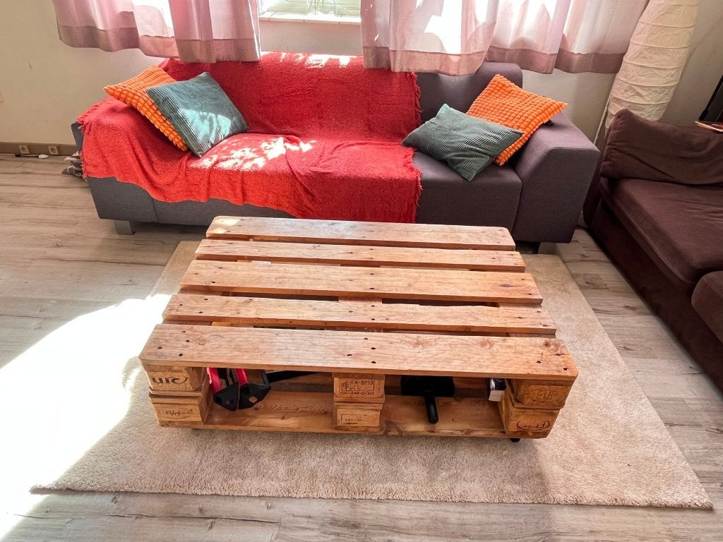 Gratis ophalen: Salontafel van pallets – 120 x 80 cm, Huis en Inrichting, Tafels | Salontafels, Ophalen, Gebruikt, 100 tot 150 cm