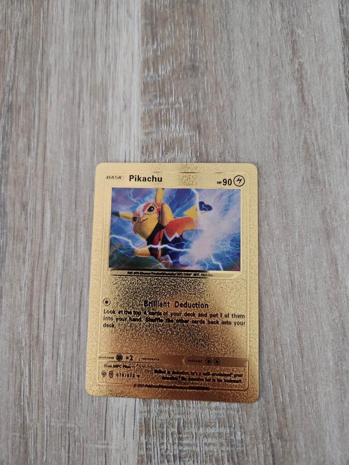 Pikachu gouden pokemon kaart, Ophalen of Verzenden, Zo goed als nieuw