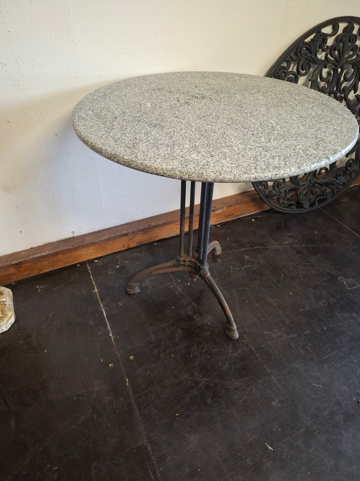 Vintage bistrotafel met granieten blad, Antiek en Kunst, Antiek | Meubels | Tafels, Ophalen