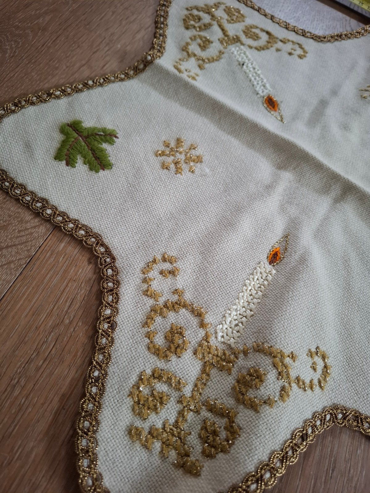 Oud kerstkleedje geborduurd, Ophalen of Verzenden